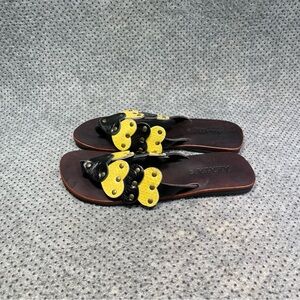 Akata Black Yellow Heart Sandals Size 9 Women’s